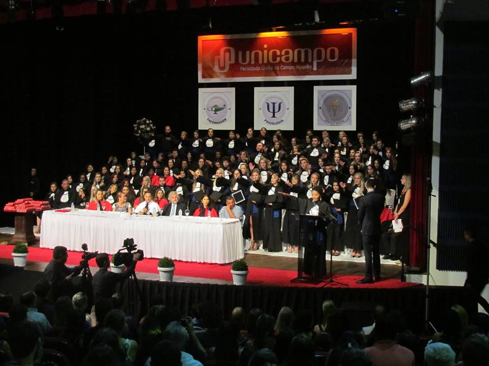 Faculdade Unicampo confere grau para 200 formandos