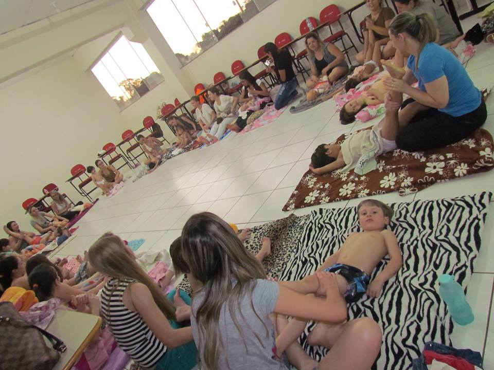 Acadêmicas de Estética tem aula especial de Shantala