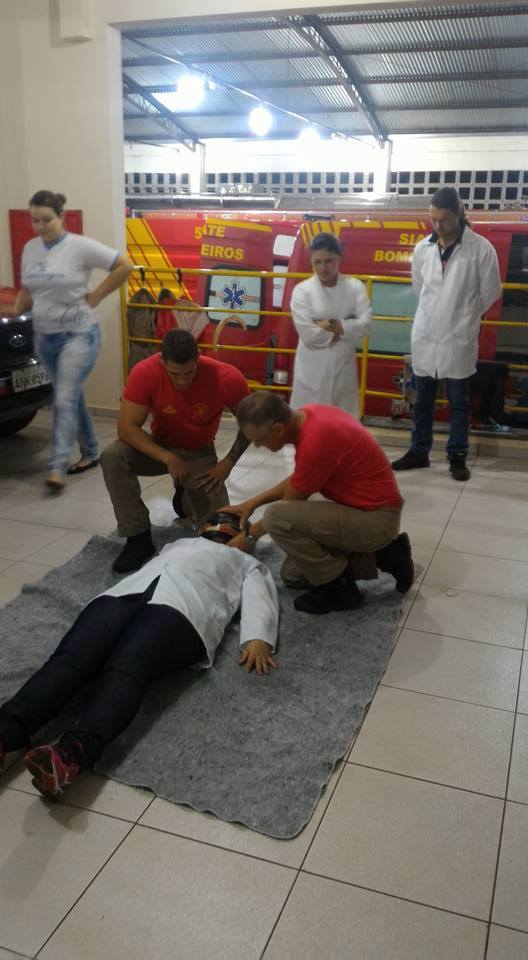 Acadêmicos de Enfermagem da Faculdade Unicampo realizam visita técnica ao Corpo de Bombeiros