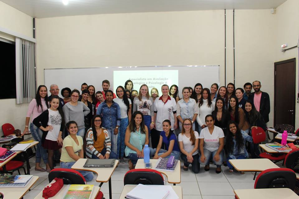 Egressa de Psicologia ministra palestra sob o tema Avaliação Psicológica