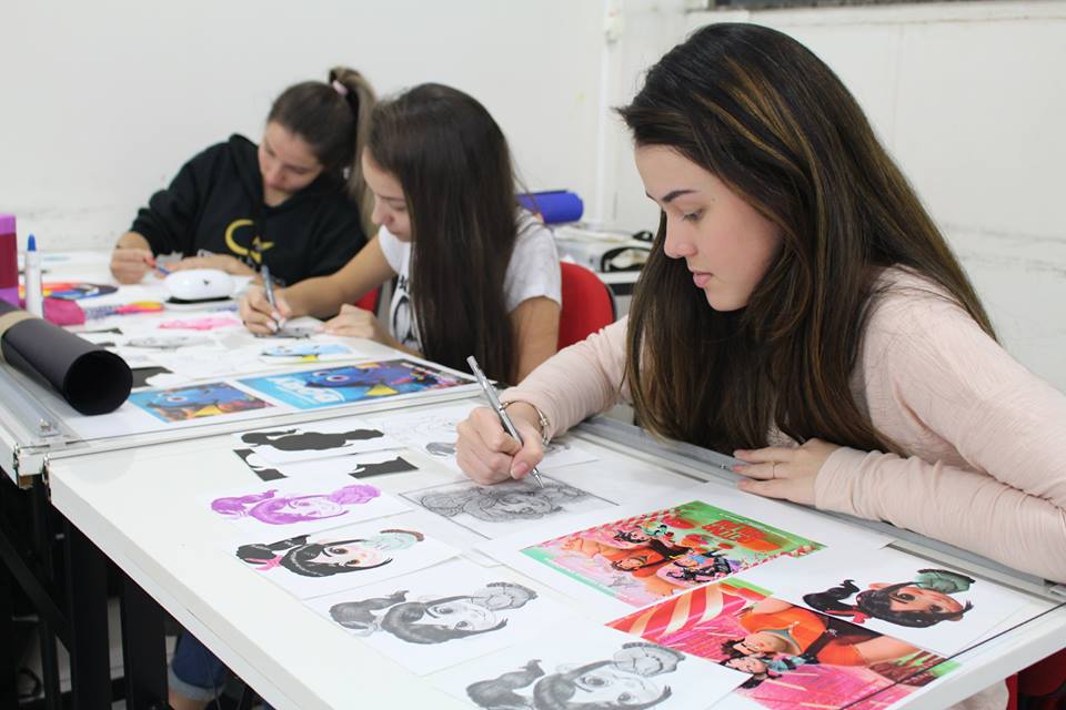 Acadêmicos de Arquitetura e Urbanismo da Unicampo desenvolvem habilidades artísticas