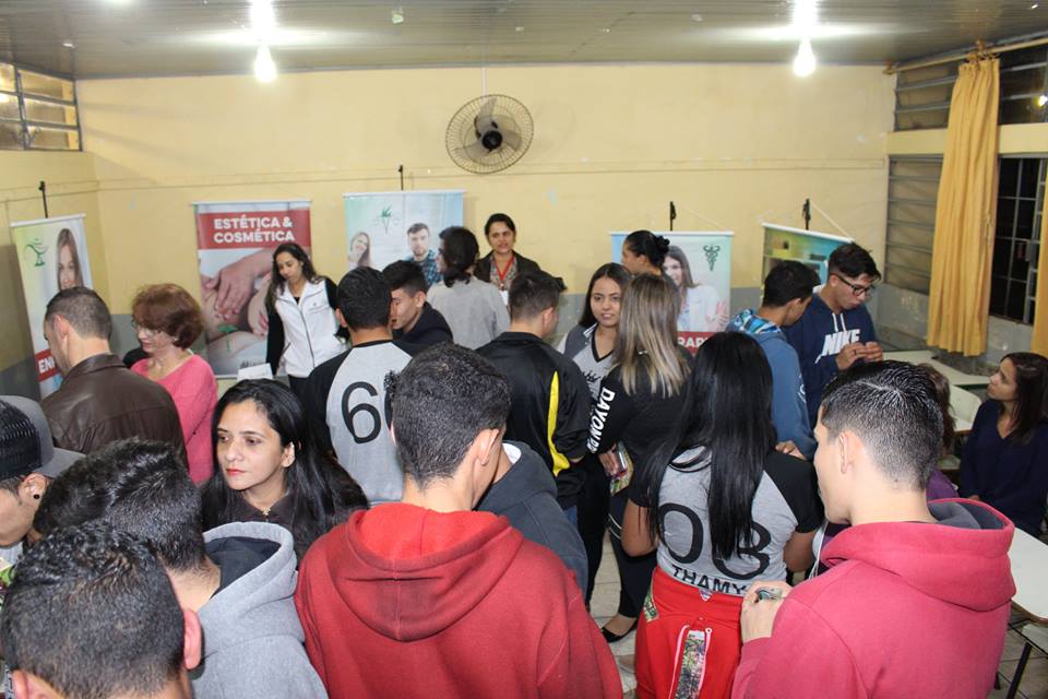 Feira das Profissões promovida pelos acadêmicos de Psicologia da Unicampo beneficiam alunos do Colégio Dom Bosco