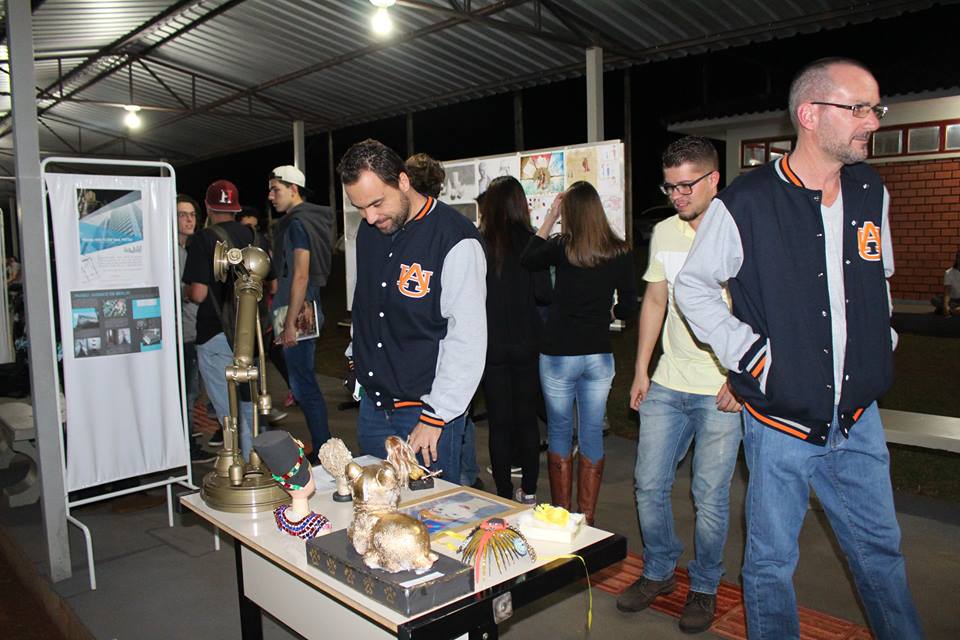Acadêmicos de Arquitetura realizam exposição de trabalhos