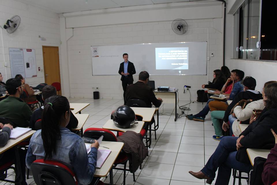 A Reforma Trabalhista é discutida na Faculdade Unicampo