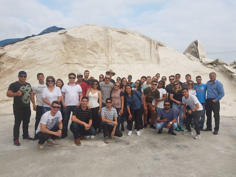 Acadêmicos de Gestão da Faculdade Unicampo Visitam Porto de Paranaguá