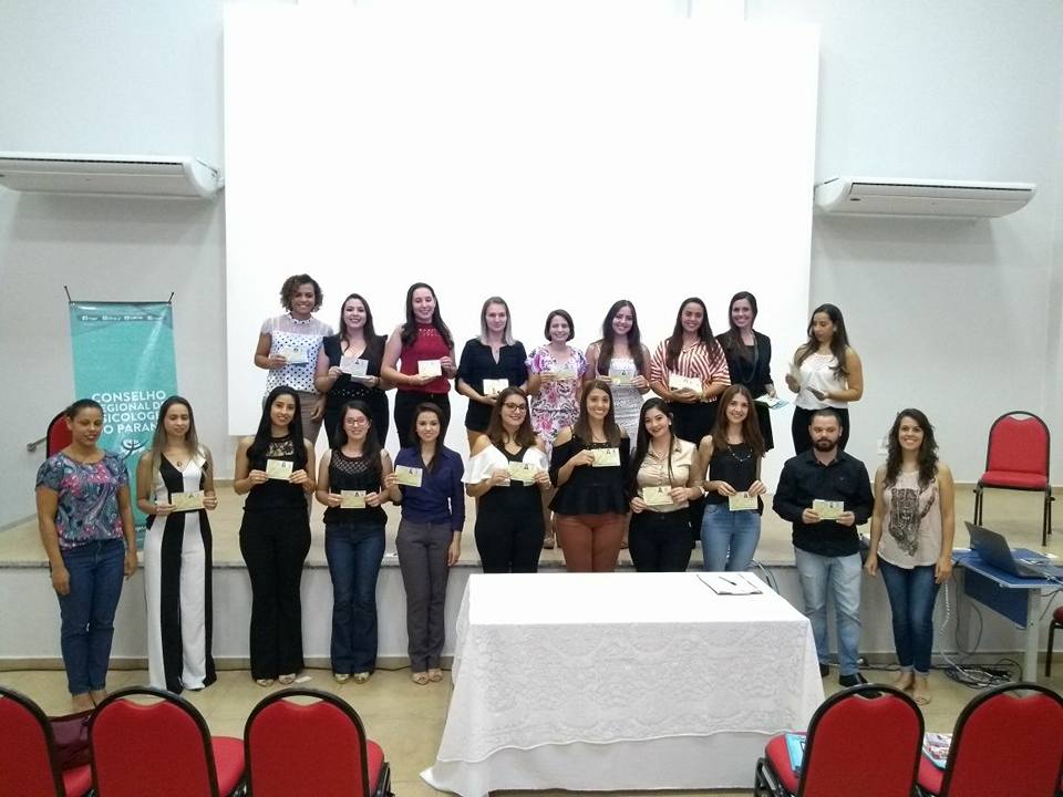 Egressos de Psicologia da Faculdade Unicampo recebem carteiras de identidades profissionais do CRP  Os egressos de Psicologia da Faculd