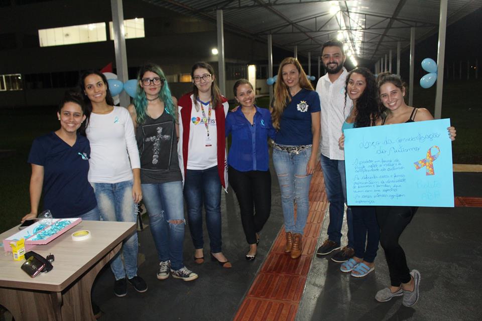Acadêmicos de Psicologia realizam atividade sobre dia mundial da conscientização do autismo