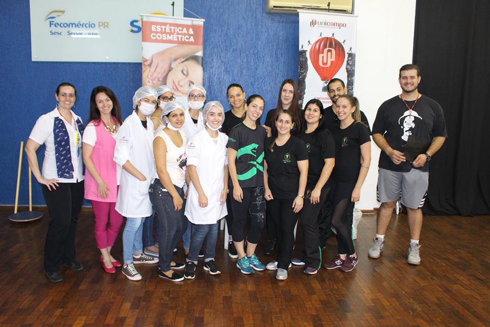 Acadêmicos de Estética e Fisioterapia da Unicampo realizam atendimentos no SIPAT do Sesc de Campo Mourão