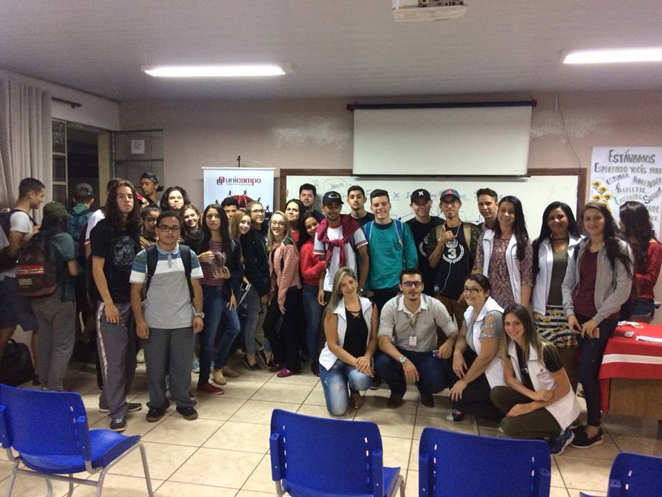 Professor de Psicologia da Faculdade Unicampo ministra palestra para estudantes do Colégio Unidade Polo