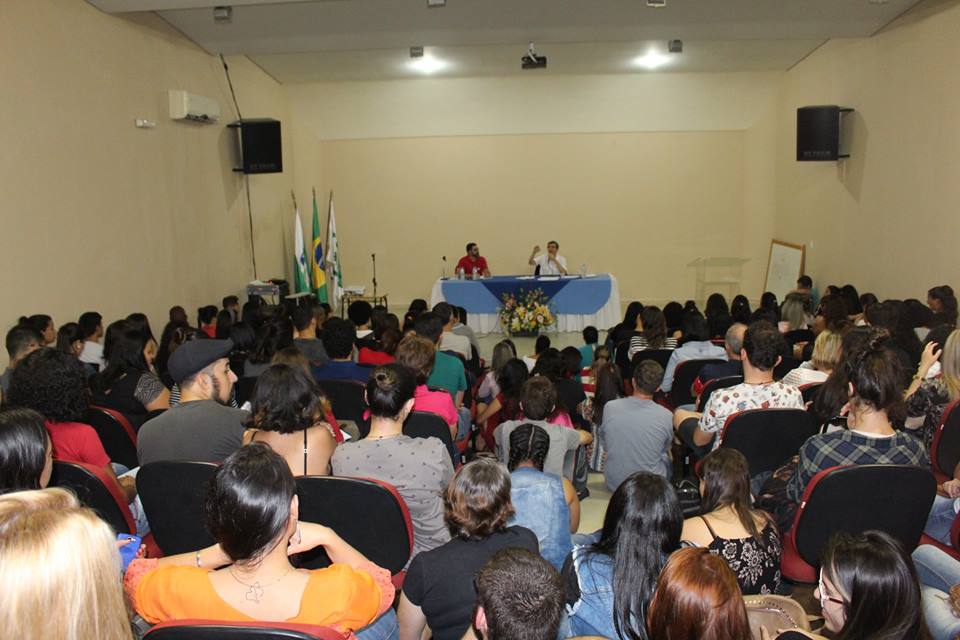Acadêmicos de Serviço Social da Unicampo participaram de palestra em comemoração aos 200 anos do nascimento do filósofo alemão Karl Marx