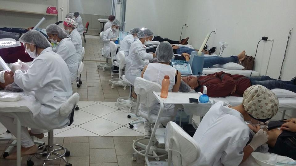 PROJETO DE EXTENSÃO DO CURSO DE ESTÉTICA ATENDE ADOLESCENTES DE CAMPO MOURÃO