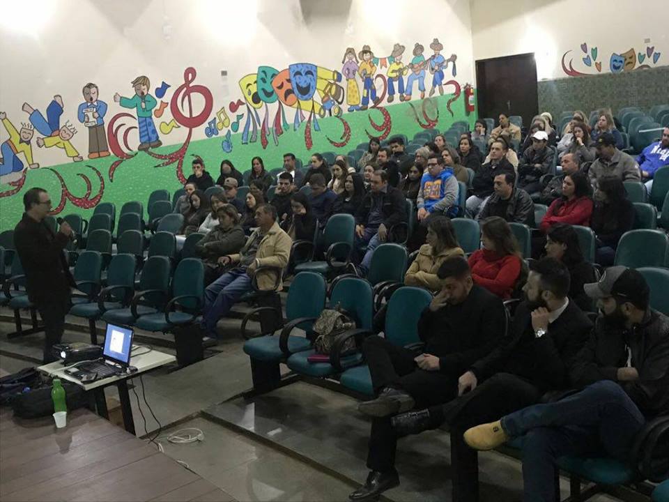 Coordenador do curso de Gestão da Unicampo ministra palestra em Juranda