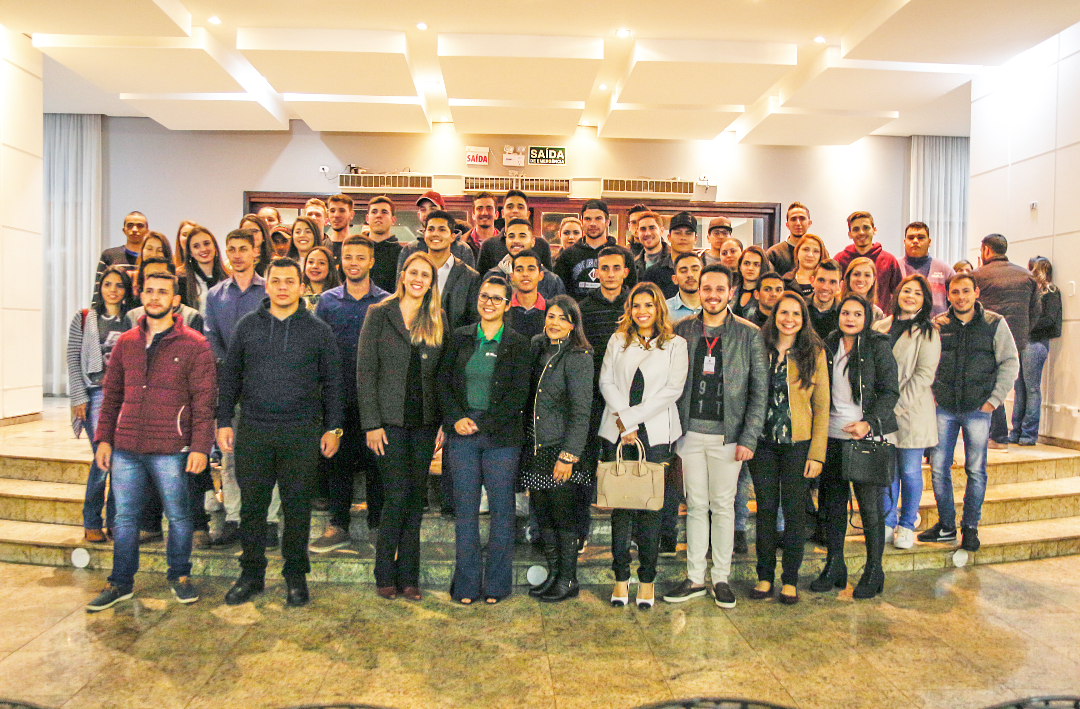 ACADÊMICOS DOS CURSOS DE GESTÃO DA FACULDADE UNICAMPO PARTICIPAM DE EVENTO CULTURAL DO SICREDI