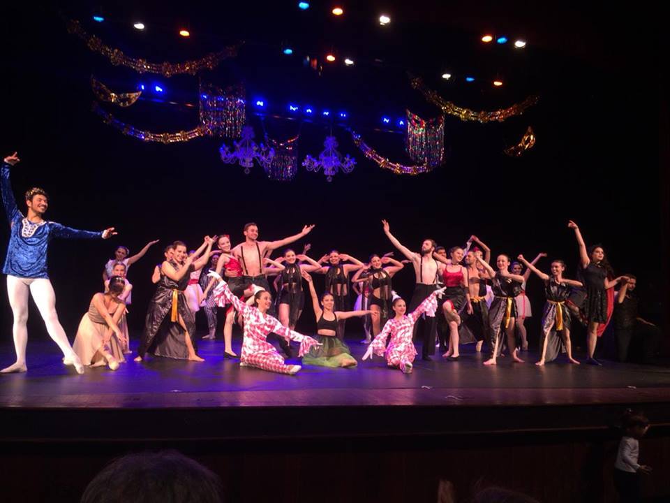 O espetáculo Baile de Máscara, Projeto de dança Laboratório do Movimento da Faculdade Unicampo, apresentou-se no Teatro Municipal
