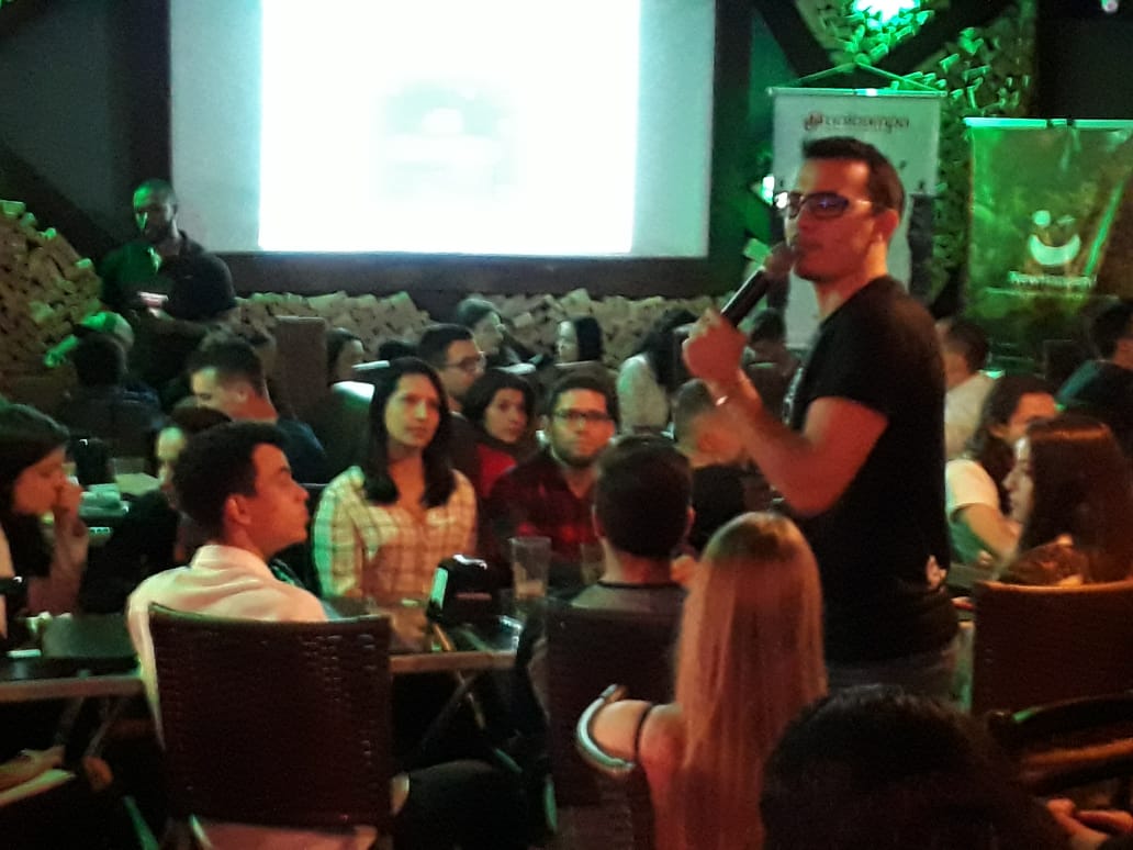 Com recorde de público, Professor Frank Duarte fecha o evento Pint of Science
