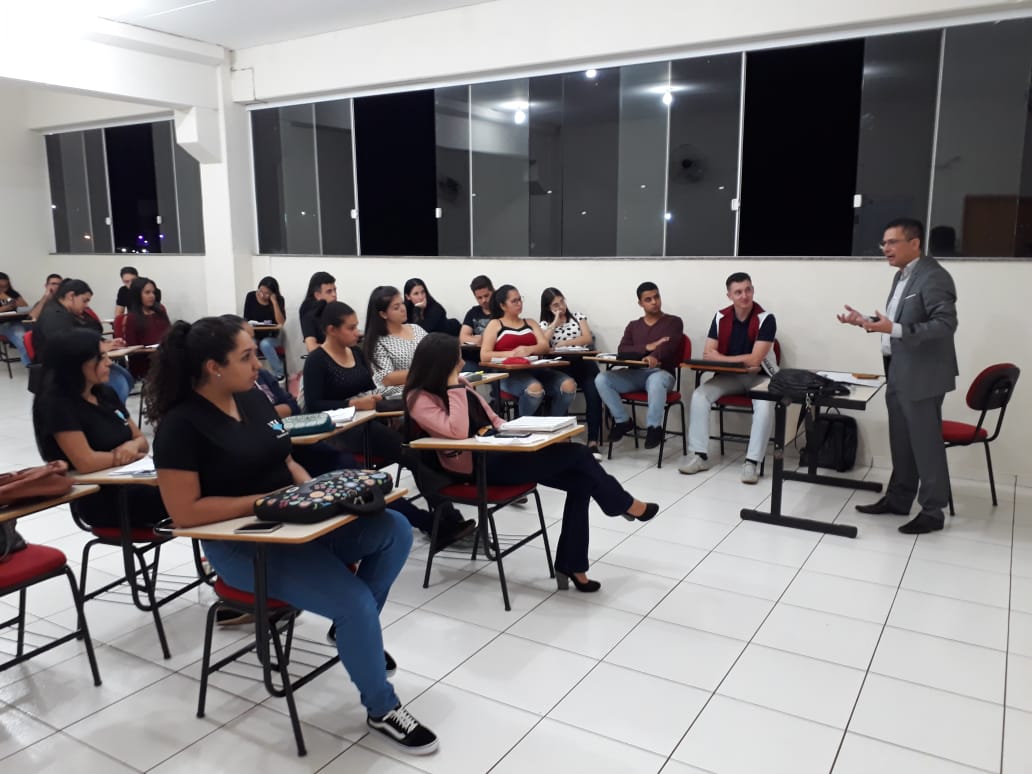Acadêmicos de Recursos Humanos da Faculdade Unicampo participaram da palestra Importância dos Sindicatos na Vida dos Trabalhadores