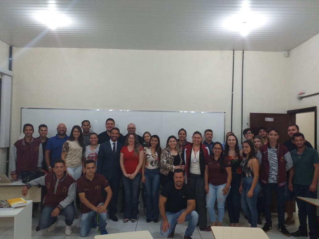 Acadêmicos de Direito participam da palestra 