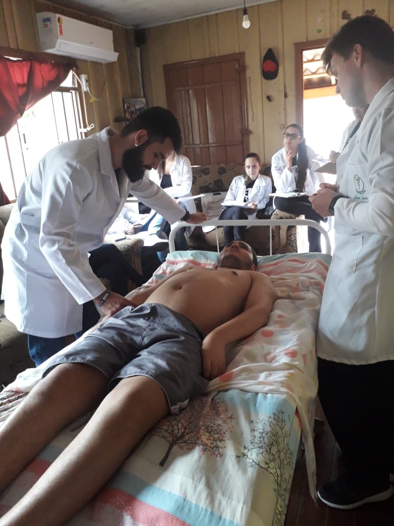Acadêmicos de Fisioterapia da Faculdade Unicampo realizam aulas práticas de Neurologia Funcional