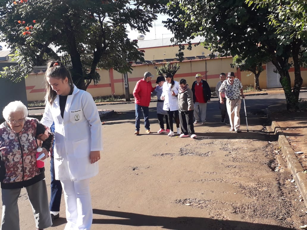 Acadêmicos de Fisioterapia da Faculdade Unicampo realizam atividades práticas no Lar dos Velhinhos
