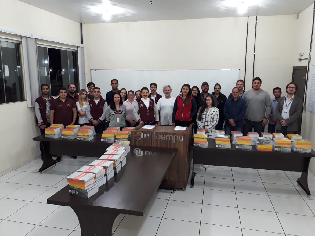  Acadêmico de Direito da Unicampo receberá um livro por disciplina durante todo o curso