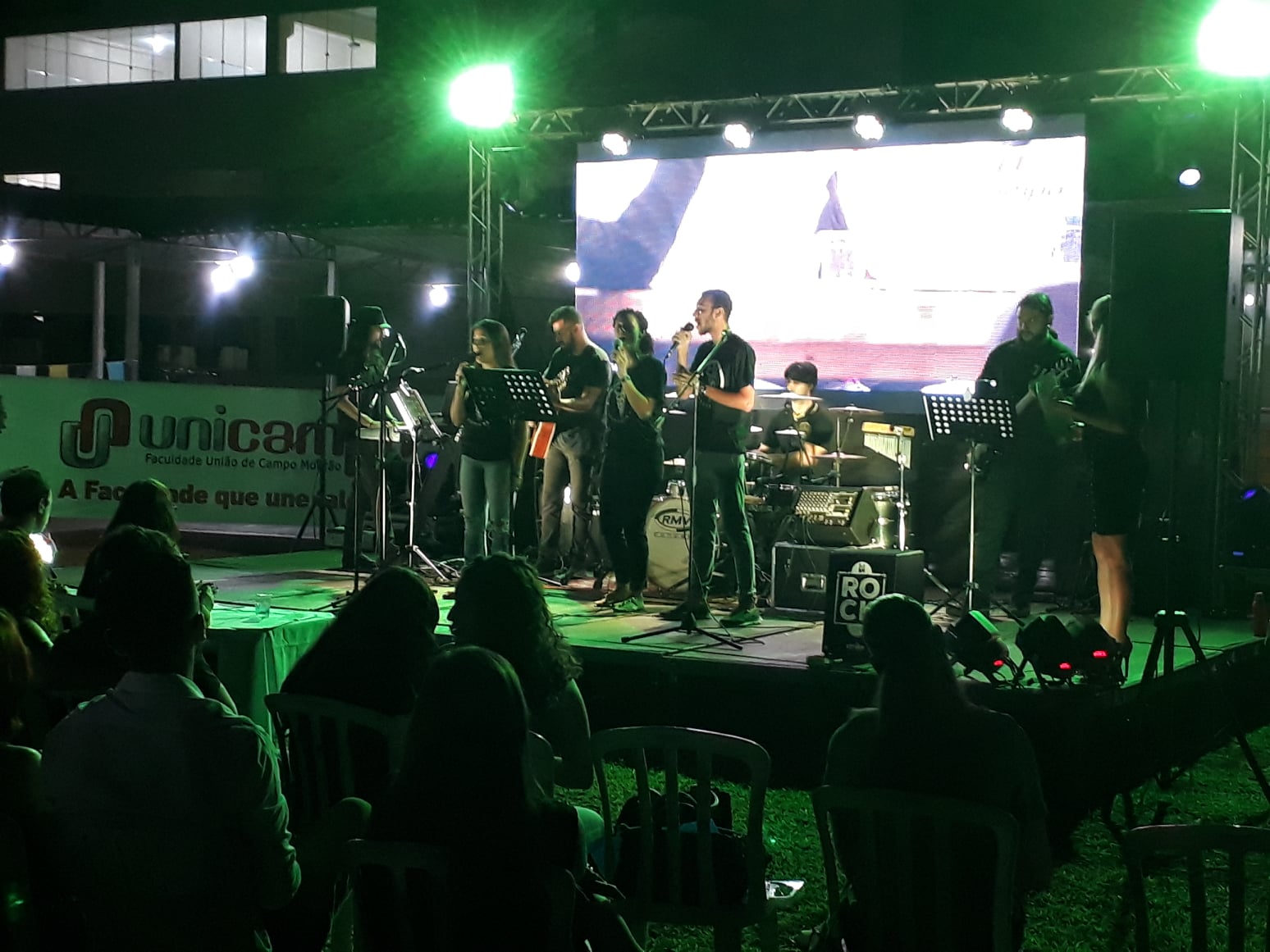 Músicas e Danças agitaram o V Festival da Faculdade Unicampo