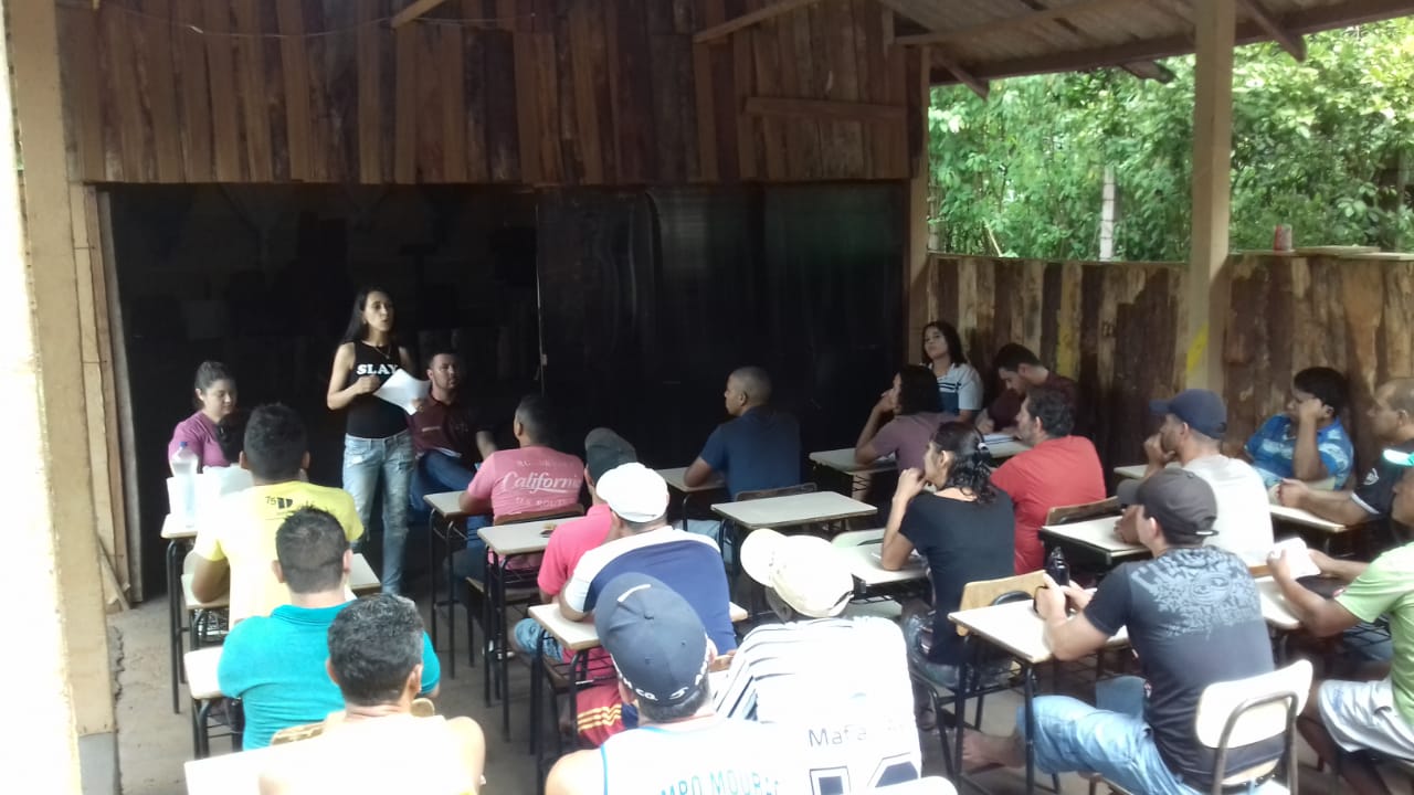Acadêmicos de Direito da Faculdade Unicampo realizam orientações jurídicas para praticantes de entidade 