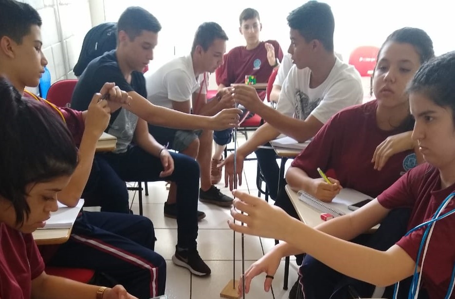 COLÉGIO VILA MILITAR UNICAMPO REALIZA AULA PRÁTICA DE FÍSICA