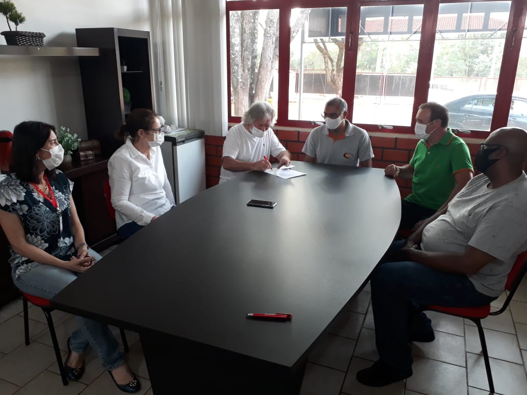 Faculdade Unicampo e Colégio Estadual firmam parceria 