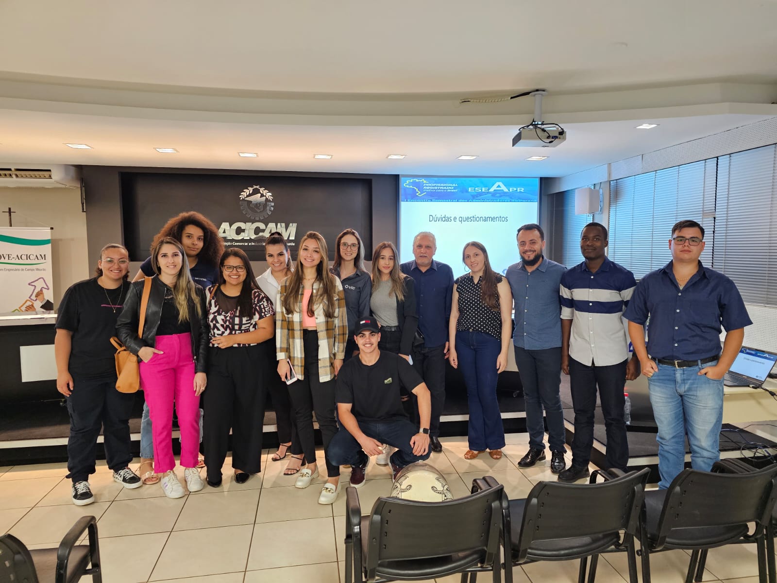 Alunos de Gestão da Faculdade Unicampo participam da palestra 