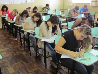 Dez alunos ganharam as bolsas do Concurso de Redação