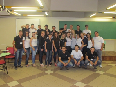Acadêmicos apresentam trabalho teatral com o tema  As diferenças entre o bom e o mau líder