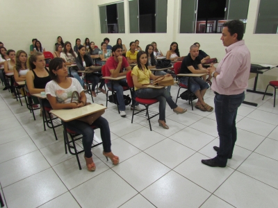 Acadêmicos da Faculdade Unicampo aprovam nova sede