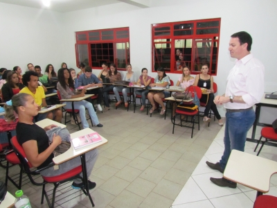 Acadêmicos de Serviço Social participaram de palestra sobre Dependência Química
