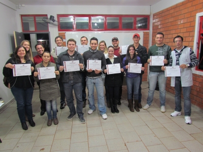 Acadêmicos do 5º período de Gestão de Cooperativas e de Gestão Comercial receberam Certificação de conclusão do 4º Semestre do curso