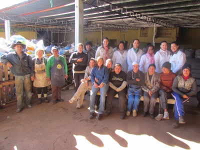 Acadêmicas de enfermagem desenvolvem trabalhos na cooperativa Cooperresíduos