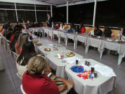 ACADÊMICOS DE SERVIÇO SOCIAL PARTICIPAM DE AULA DIFERENCIADA