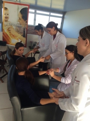 Servidoras e professoras da UTFPR foram beneficiadas com o projeto de extensão de Estética e Cosmética da Faculdade Unicampo