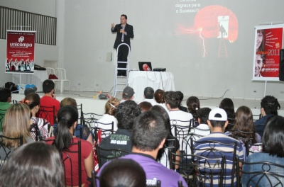 Sucesso na Carreira foi tema de palestra com Éber Silva