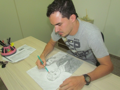 Acadêmico de Gestão Comercial da Faculdade Unicampo se destaca em desenhos