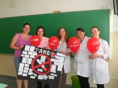 Acadêmicas de Enfermagem da Faculdade Unicampo ministram palestra em escola de Campo Mourão
