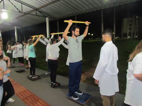 Acadêmicos veteranos de Fisioterapia promovem atividades para calouros na Faculdade Unicampo