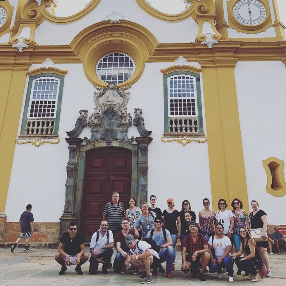 Acadêmicos de Arquitetura da Faculdade Unicampo participam de atividades práticas em Minas Gerais