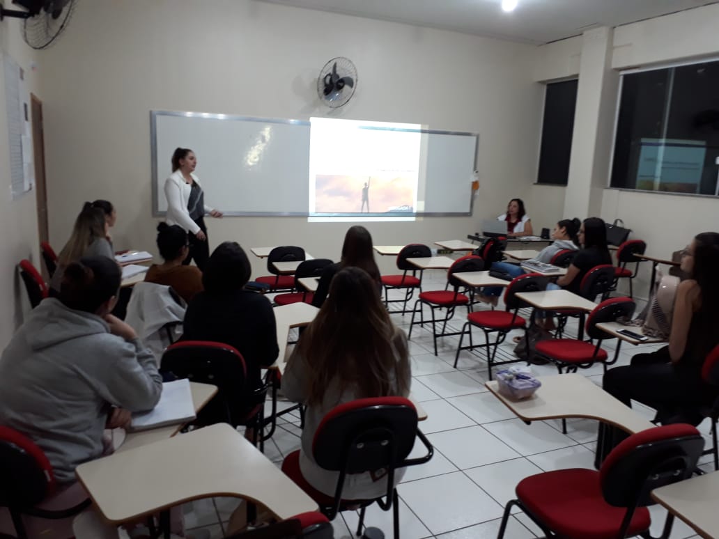 Acadêmicas de Estética da Faculdade Unicampo participaram de palestra sobre Harmonização Facial