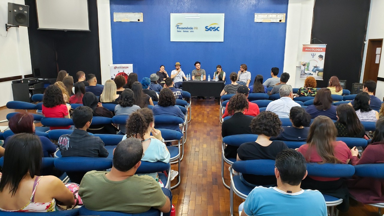 Acadêmicos de Psicologia participam de debate sobre Função Social da Arte.