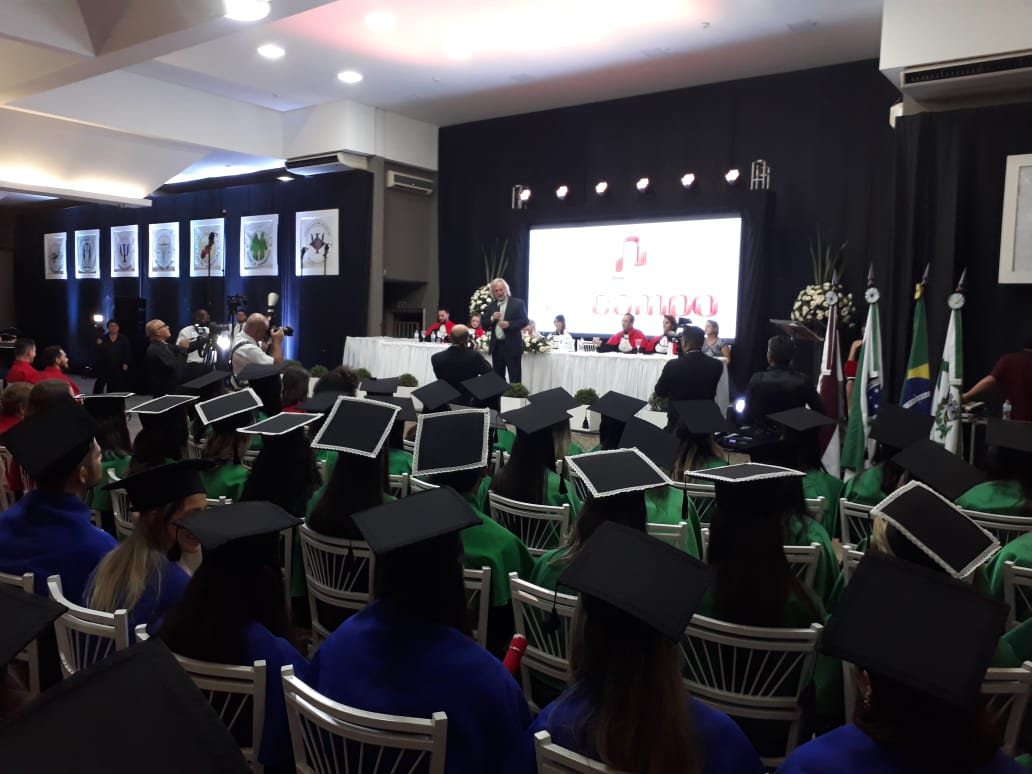 Faculdade Unicampo confere grau para 124 formandos