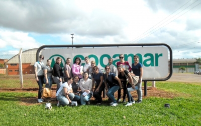 Acadêmicas de Serviço Social da Faculdade Unicampo realizam visita técnica na empresa Cocamar.