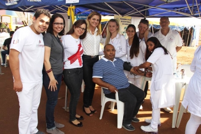 Acadêmicos de enfermagem participam do Programa Prefeitura nos bairros