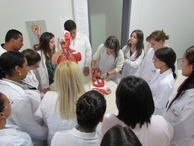 Acadêmicos de enfermagem iniciam segundo semestre em Laboratórios Modernos da Faculdade Unicampo