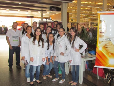 Acadêmicas da Faculdade Unicampo realizaram atividades no Paraná Supermercados