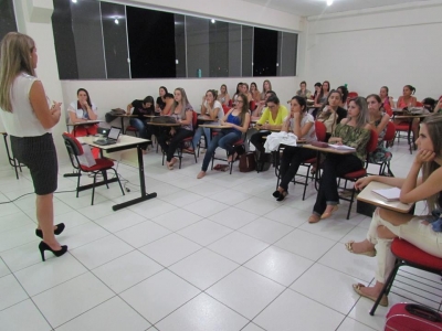 Acadêmicas de Estética participam de palestra sobre Detox